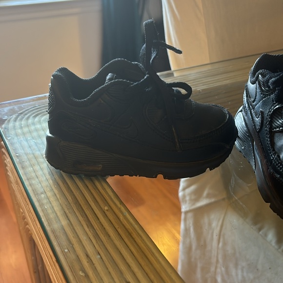 Nike Toddler Air Max 90 Sneakers - Picture 2 of 4